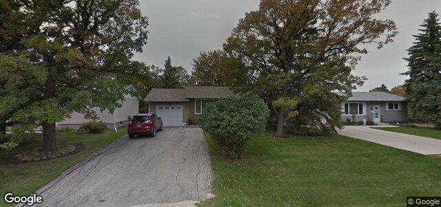 Photo of 586 Charleswood Road in Winnipeg, Manitoba