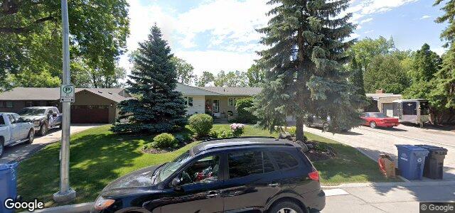 2430 Assiniboine Crescent（加拿大曼尼托巴省溫尼伯市）房屋照片