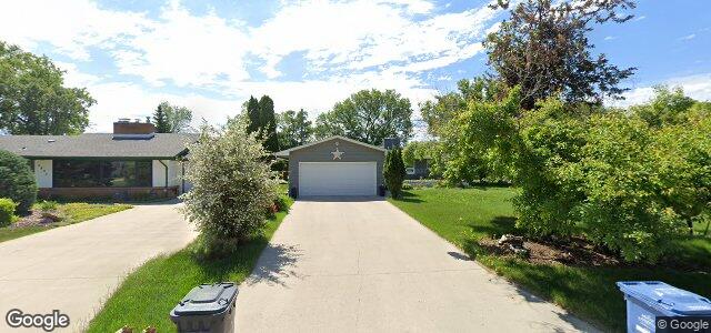 2450 Assiniboine Crescent（加拿大曼尼托巴省溫尼伯市）房屋照片