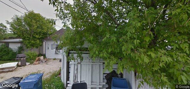 Larawan ng 1016 Burrows Avenue sa Winnipeg, Manitoba