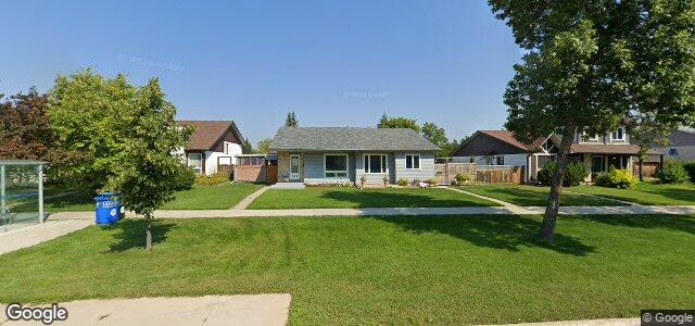 Larawan ng 771 Kildare Avenue E sa Winnipeg, Manitoba