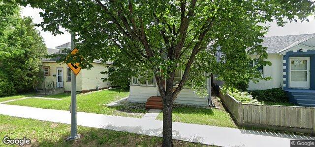 Photo of 352 Larsen Avenue in Winnipeg, Manitoba