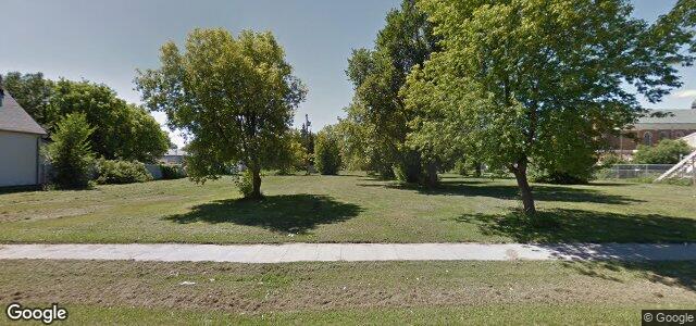 558 Flora Avenue（加拿大曼尼托巴省溫尼伯市）房屋照片