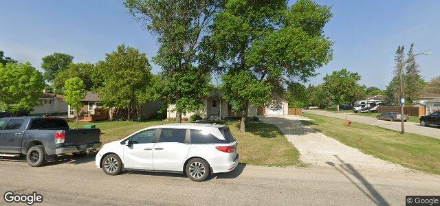Photo of 812 Oakdale Drive in Winnipeg, Manitoba