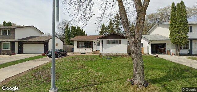 Photo of 14 Acadia Bay in Winnipeg, Manitoba