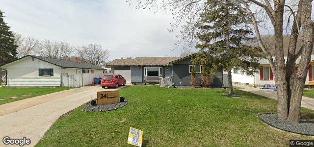 Photo of 34 Acadia Bay in Winnipeg, Manitoba