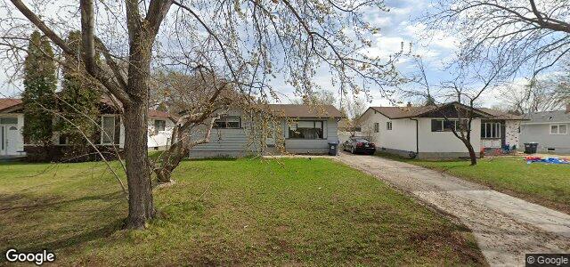 Photo of 90 Acadia Bay in Winnipeg, Manitoba