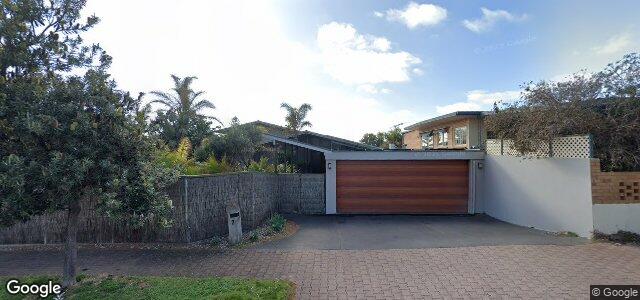 Larawan ng 2 Richardson Avenue sa Winnipeg, Manitoba