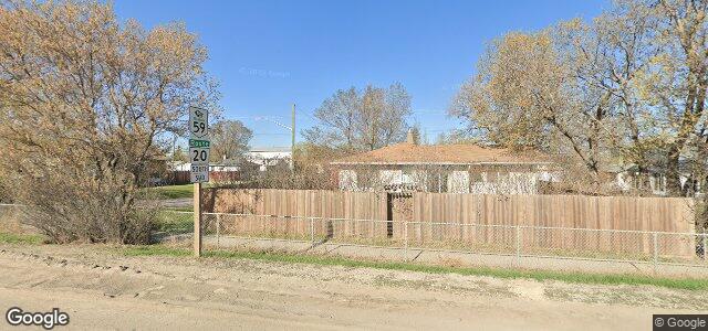 Photo of 962 Lagimodiere Boulevard in Winnipeg, Manitoba