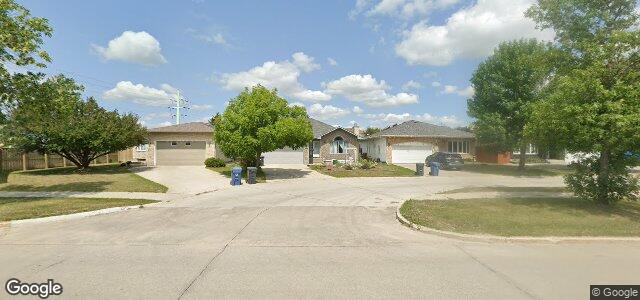 Larawan ng 327 Inkster Garden Drive sa Winnipeg, Manitoba