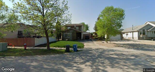 Photo of 270 Island Lakes Drive in Winnipeg, Manitoba