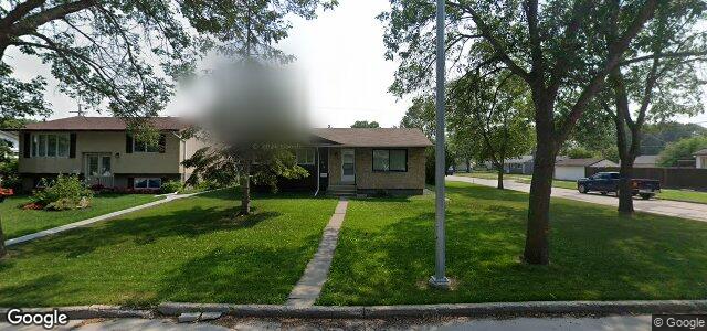 Photo of 302 Thom Avenue E in Winnipeg, Manitoba