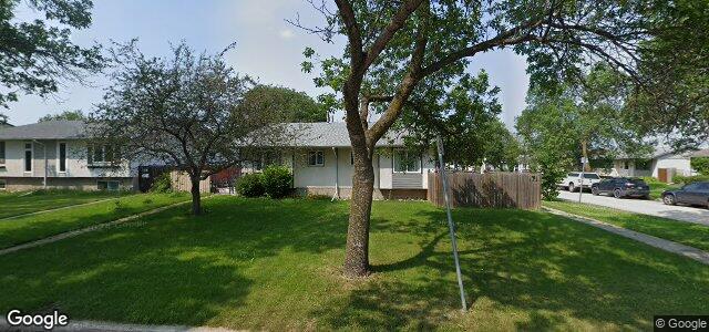 Photo of 353 Thom Avenue E in Winnipeg, Manitoba