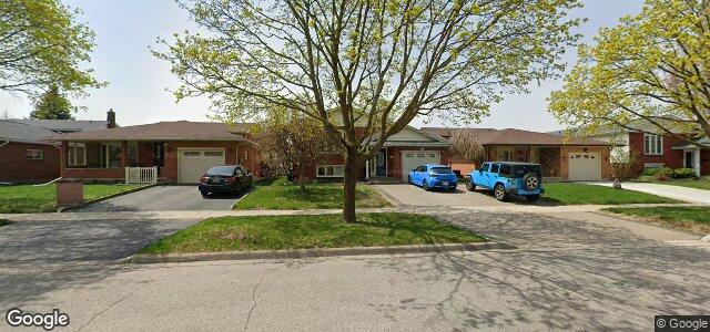 Photo of 87 Oakhurst Crescent in Winnipeg, Manitoba