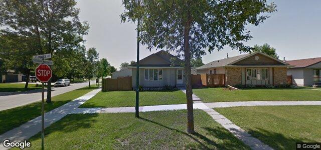 Photo of 2 Sunway Avenue in Winnipeg, Manitoba