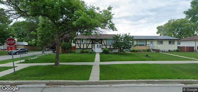 1074 Ducharme Avenue（加拿大曼尼托巴省溫尼伯市）房屋照片