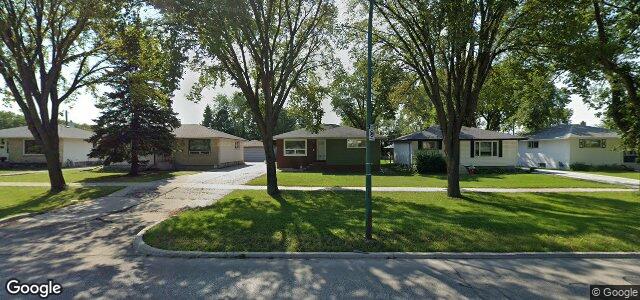 Photo of 716 Kildare Avenue W in Winnipeg, Manitoba