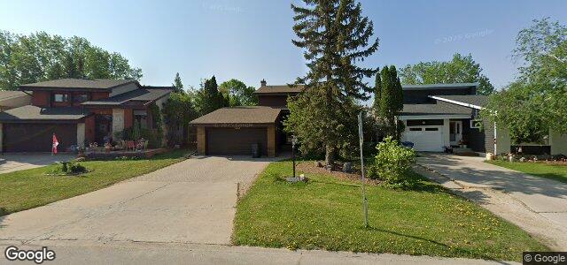 Photo of 123 Point West Drive in Winnipeg, Manitoba