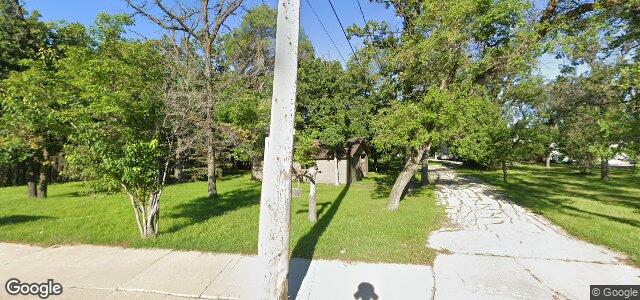 4597 Roblin Boulevard（加拿大曼尼托巴省溫尼伯市）房屋照片