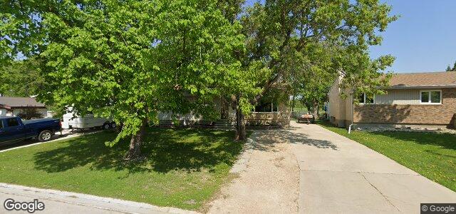 Larawan ng 911 Lemay Avenue sa Winnipeg, Manitoba