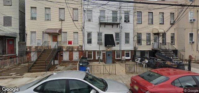 Larawan ng 201 Webster Avenue sa Winnipeg, Manitoba