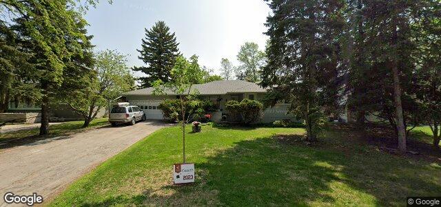 Photo of 303 Lamont Boulevard in Winnipeg, Manitoba