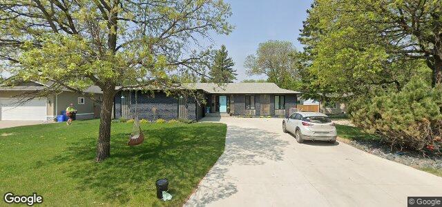 Larawan ng 54 Folkestone Boulevard sa Winnipeg, Manitoba