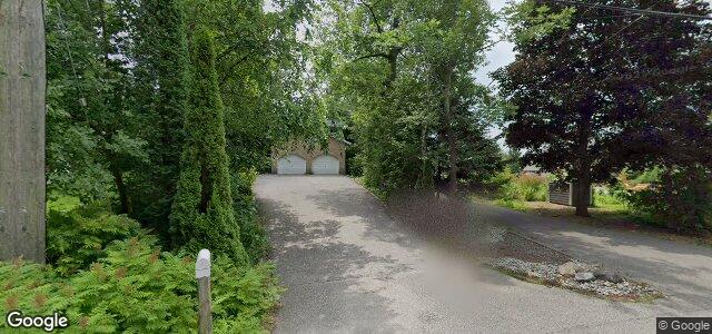 Photo of 339 Victoria Crescent in Winnipeg, Manitoba