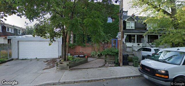 Photo of 924 Palmerston Avenue in Winnipeg, Manitoba