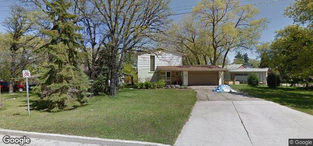 Photo of 203 Oakdean Boulevard in Winnipeg, Manitoba